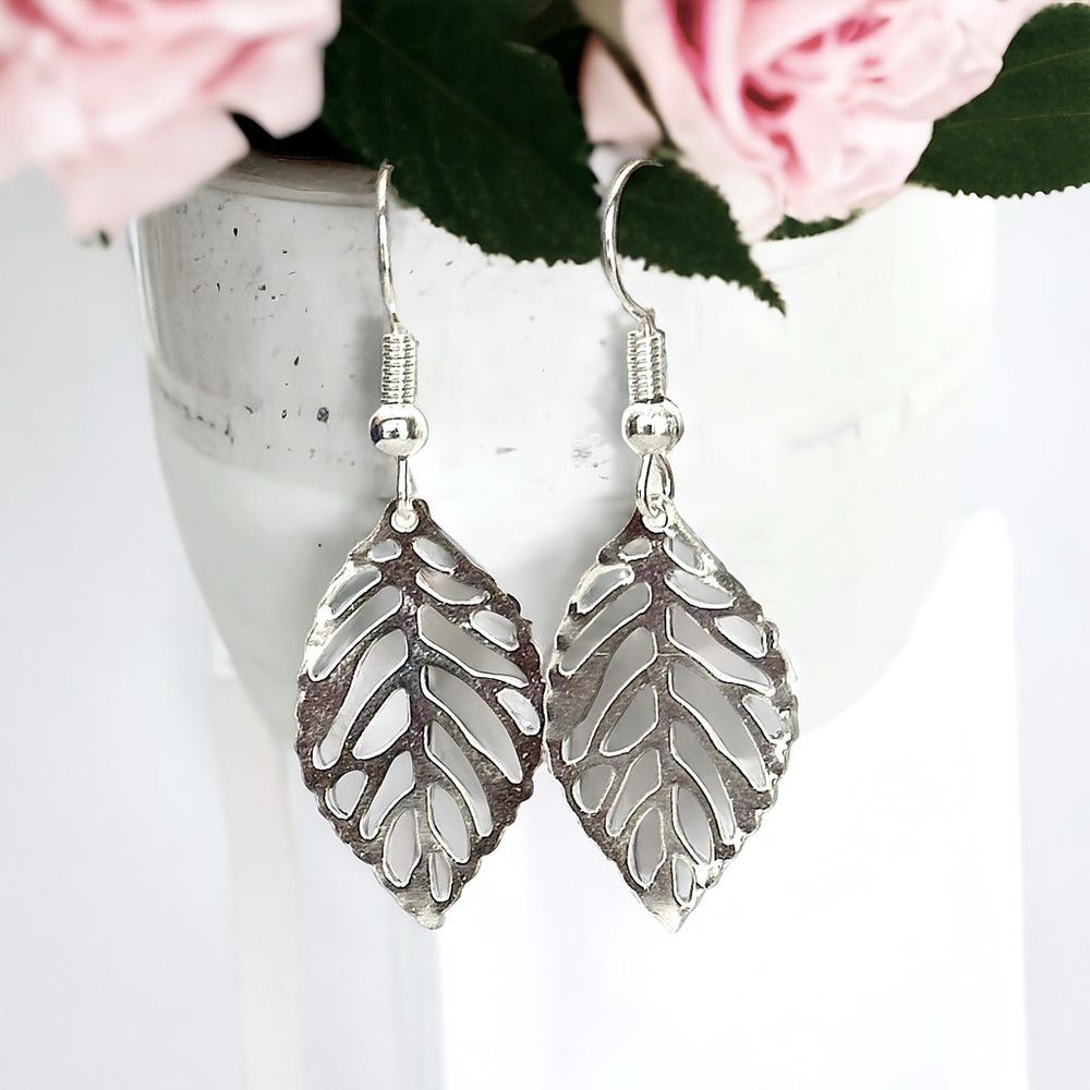 5 For $25💫Silver Filigree Leaf Dangles Earrings